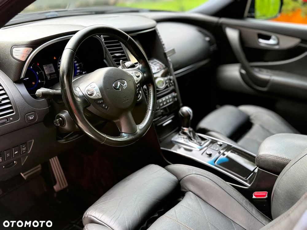 Infiniti QX70 - 19
