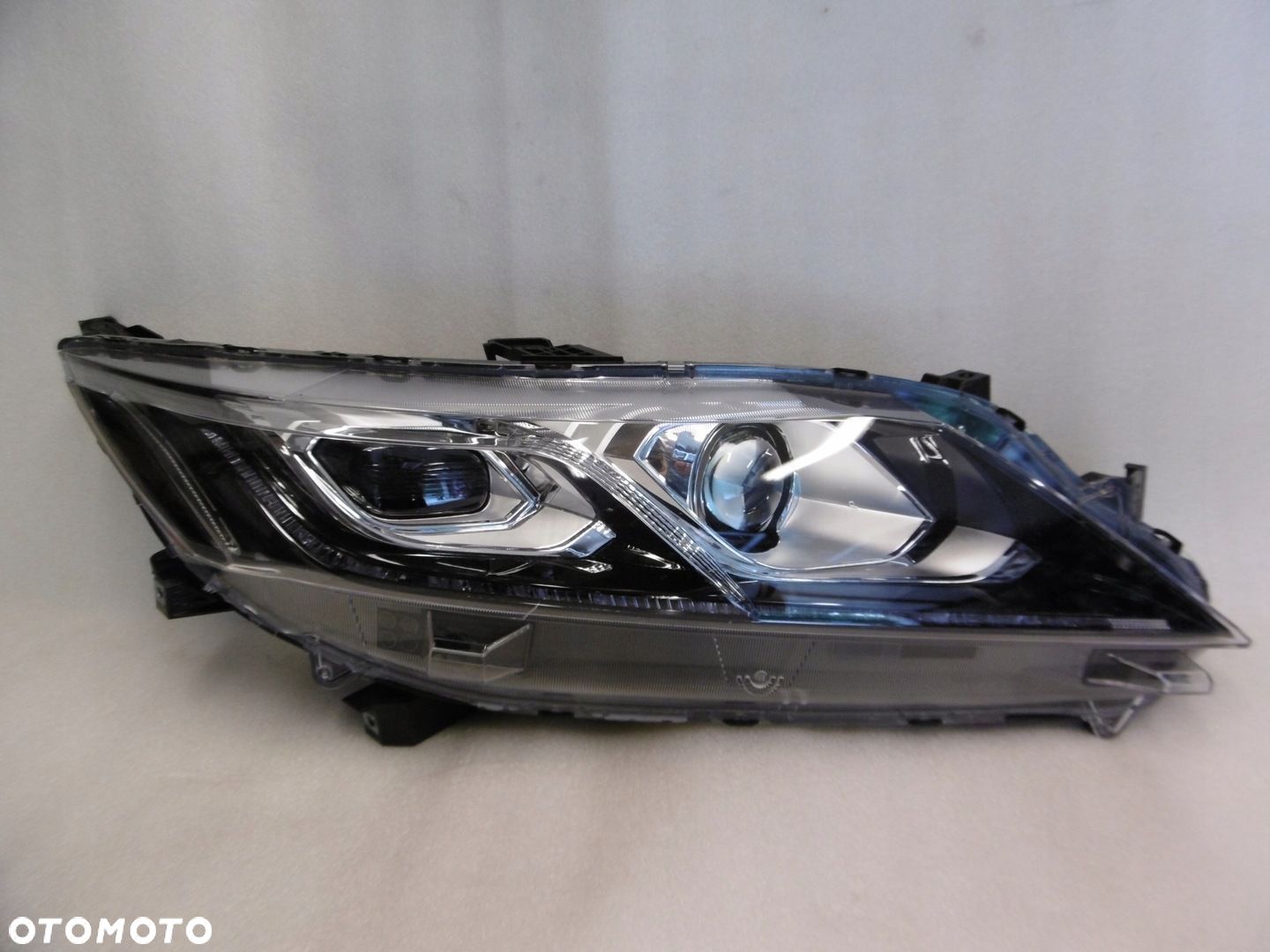MITSUBISHI ECLIPSE CROSS - lampa prawa LED - 1