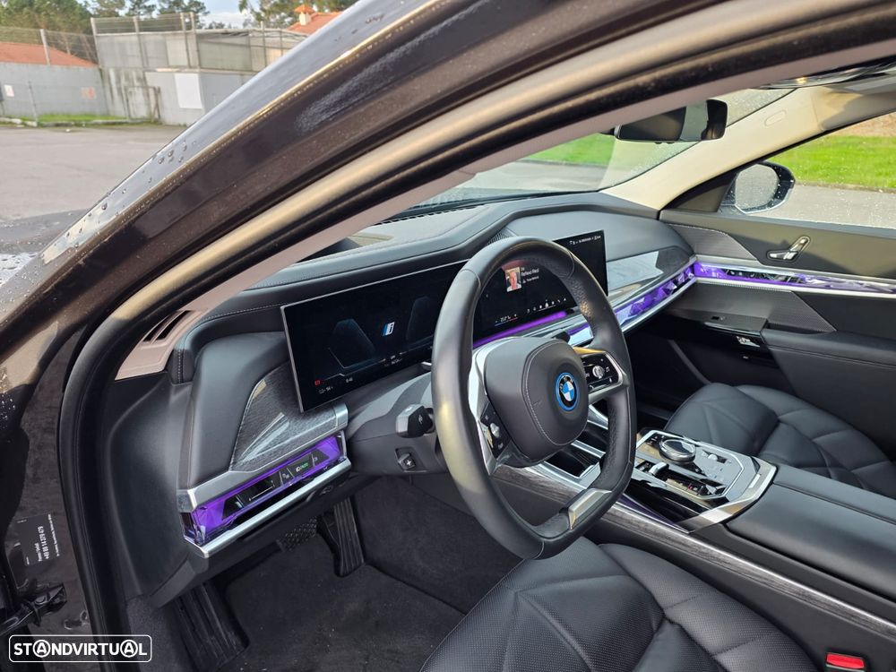 BMW i7 - 30