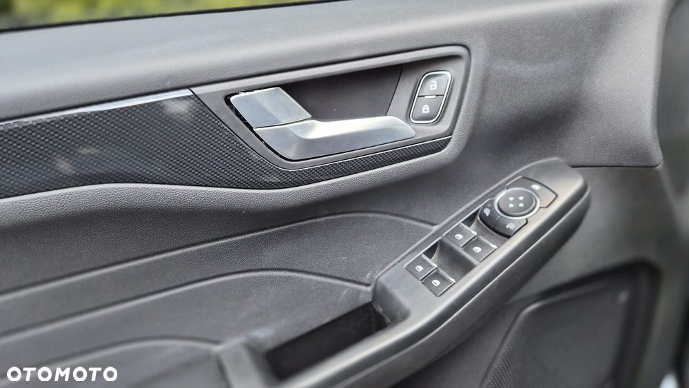Ford Kuga - 16