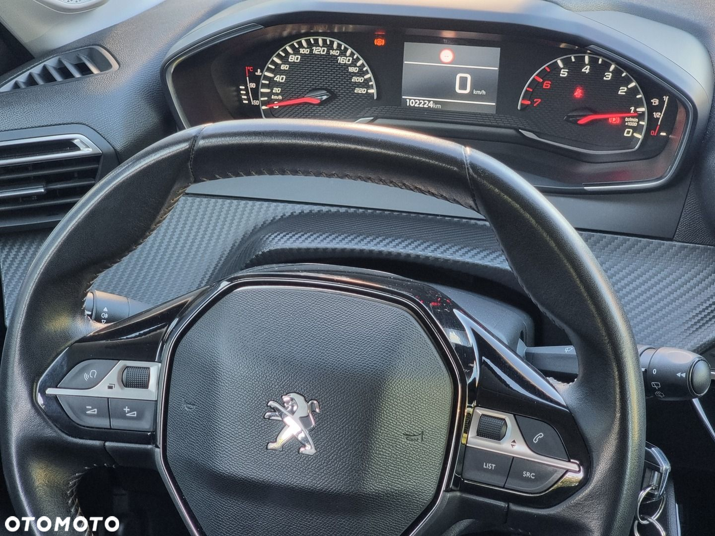 Peugeot 208 - 29