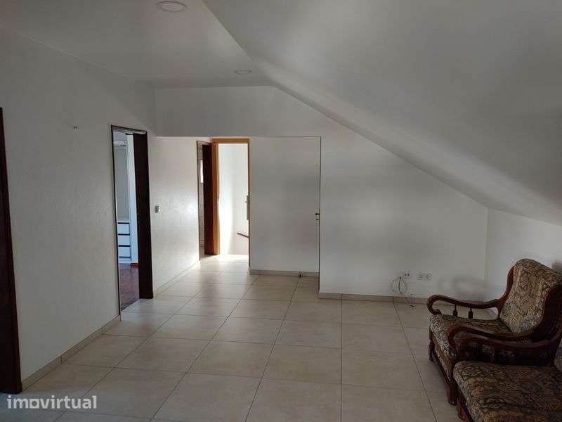 Aluga-se apartamento T2 - Grande imagem: 2/8