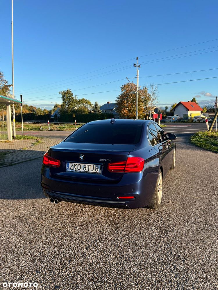 BMW Seria 3 330i Sport Line - 6