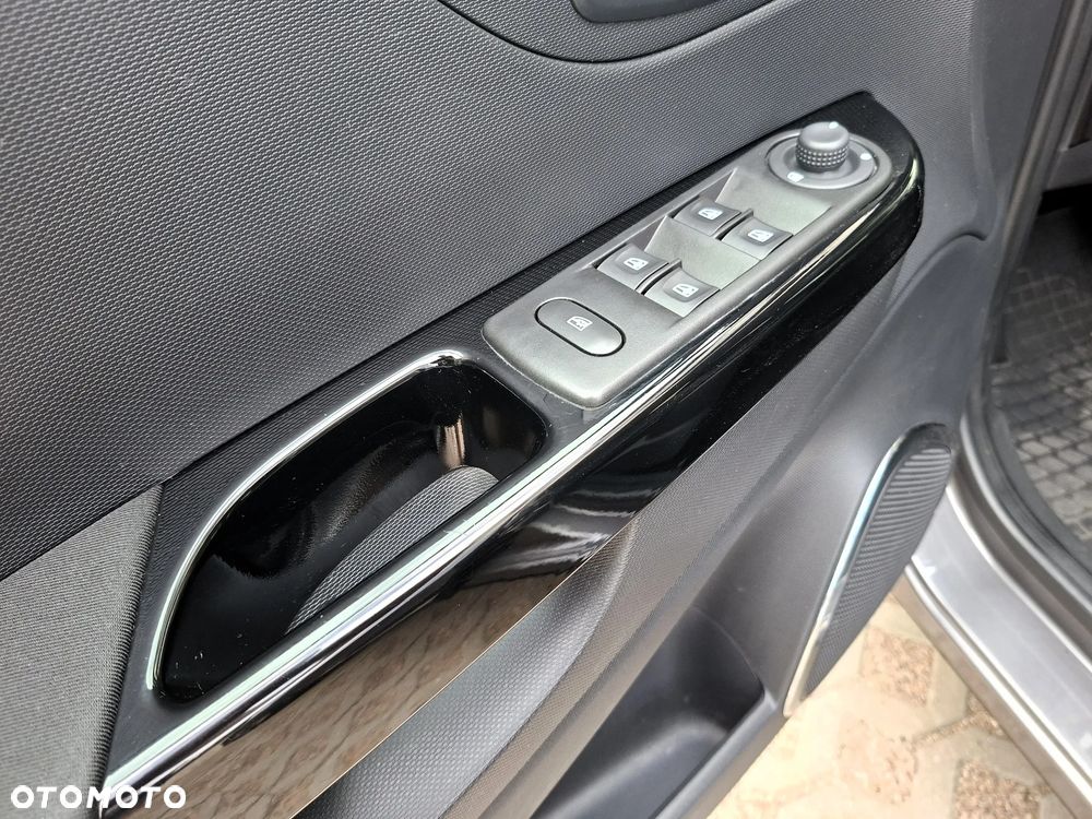 Renault Captur 1.2 TCe Intens EDC - 18