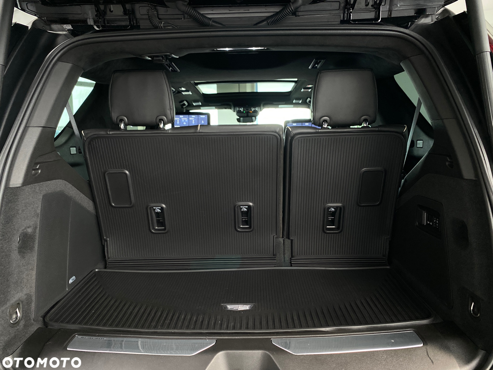 Cadillac Escalade 6.2 V8 AWD AT Platinum - 35