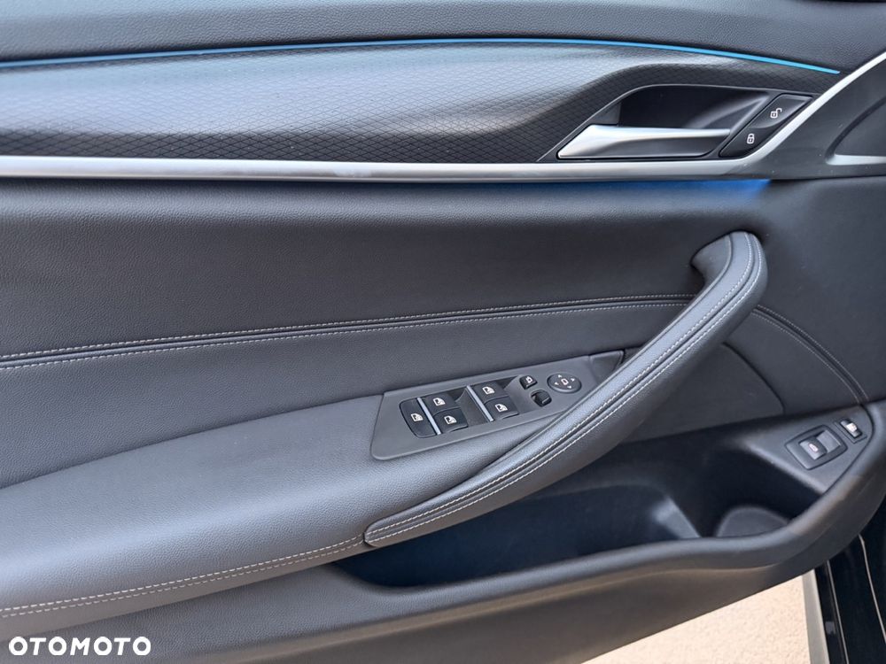 BMW Seria 5 530e xDrive M Sport sport - 25