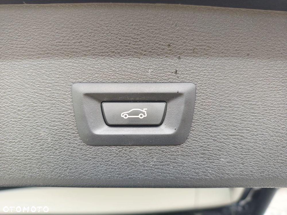 BMW X1 sDrive20i Advantage - 16