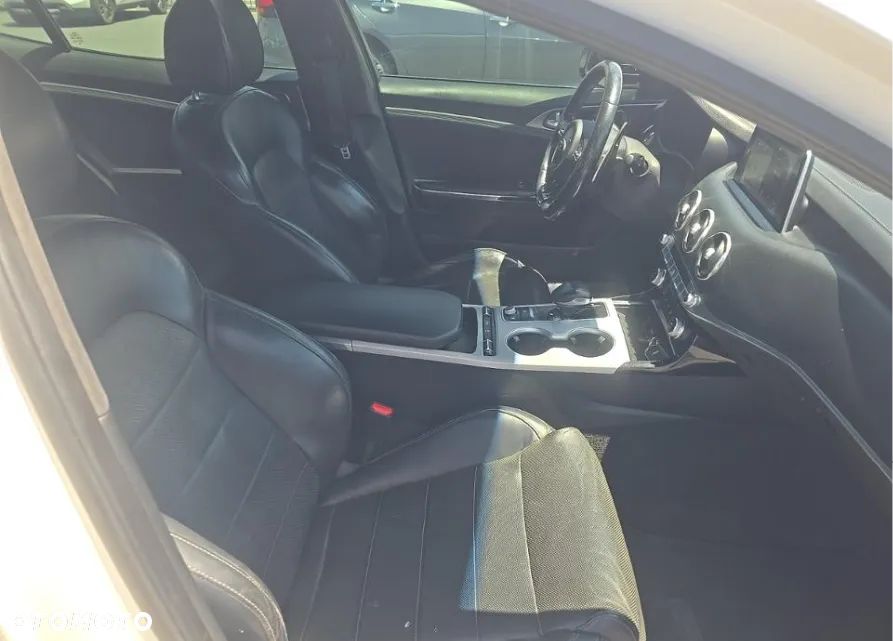 Kia Stinger - 10
