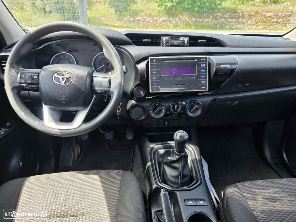 Toyota Hilux 2.4 D-4D 2WD CD CM 3L - 12