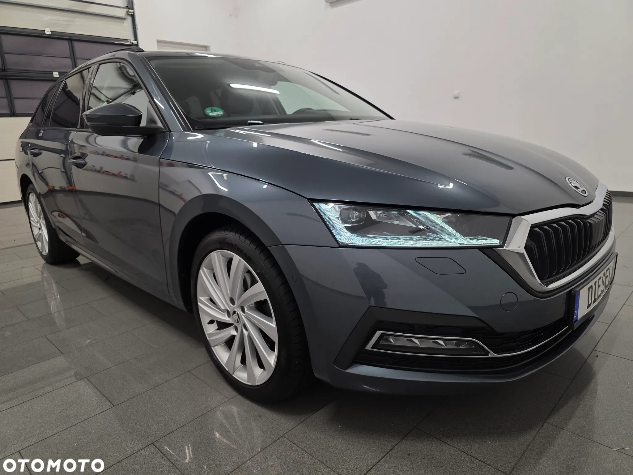 Skoda Octavia Combi 2.0 TDI DSG First Edition - 4
