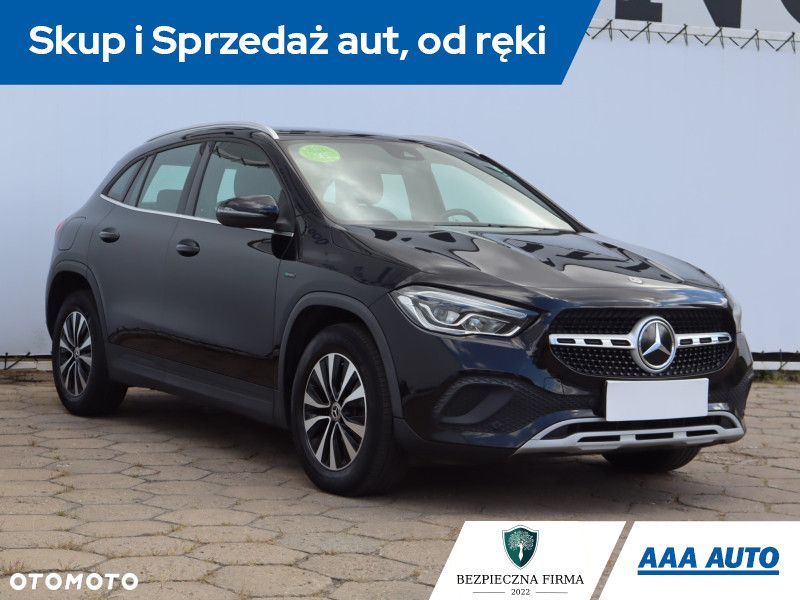 Mercedes-Benz GLA - 2