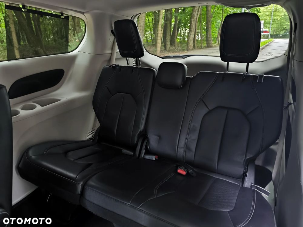 Chrysler Pacifica - 15