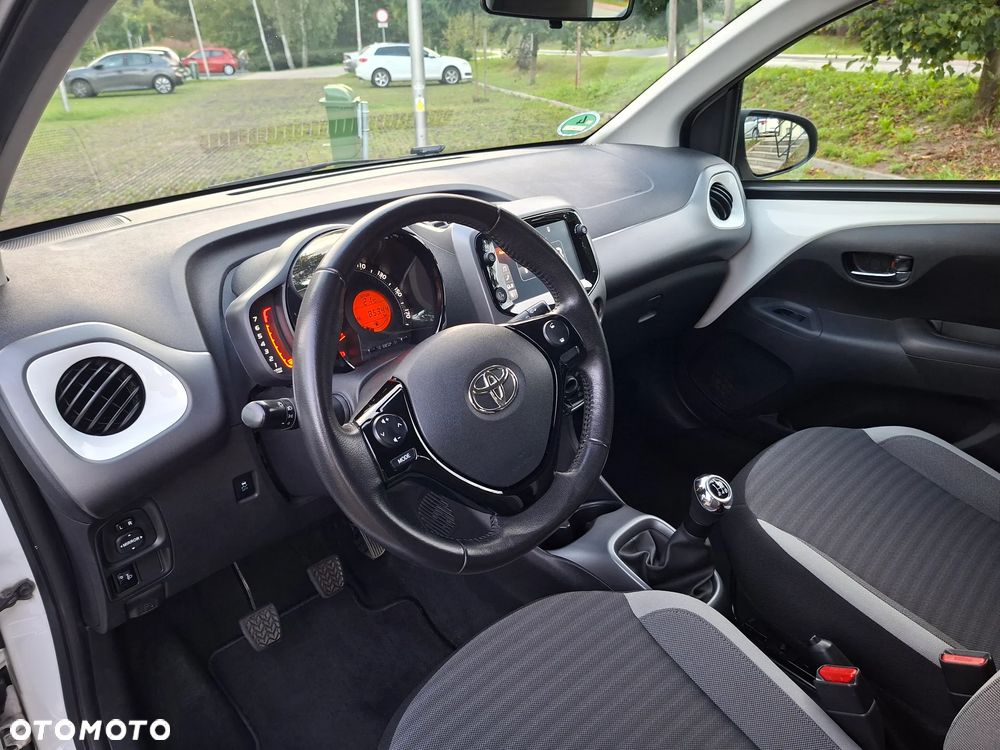 Toyota Aygo x-play connect - 15