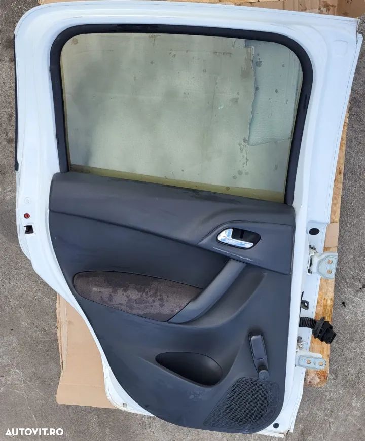 Vindem usa stanga spate complecta pentru Citroen C 3 din 2013 - 4