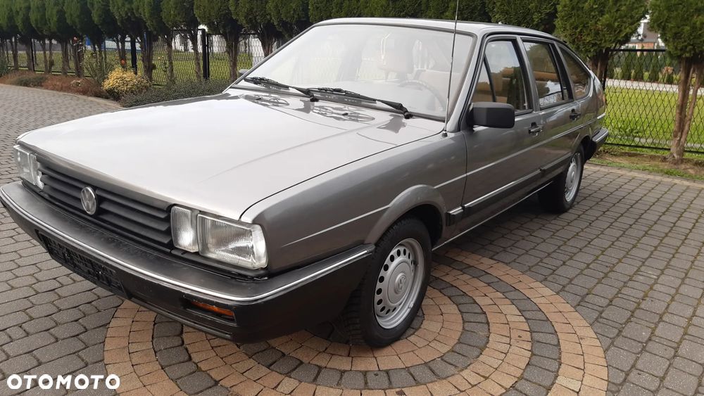 Volkswagen Passat 1.8 GL - 9