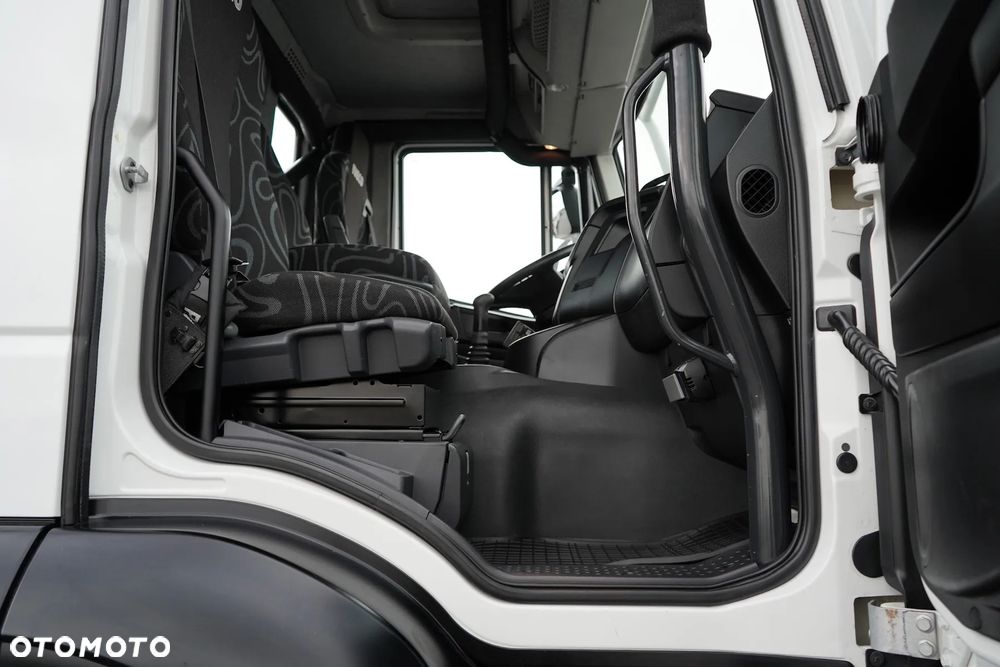 Iveco TRAKKER / 310 / EEV / 4 X 4 / SKRZYNIOWY + HDS / PALFINGER PK 12002 / PILOT - 28