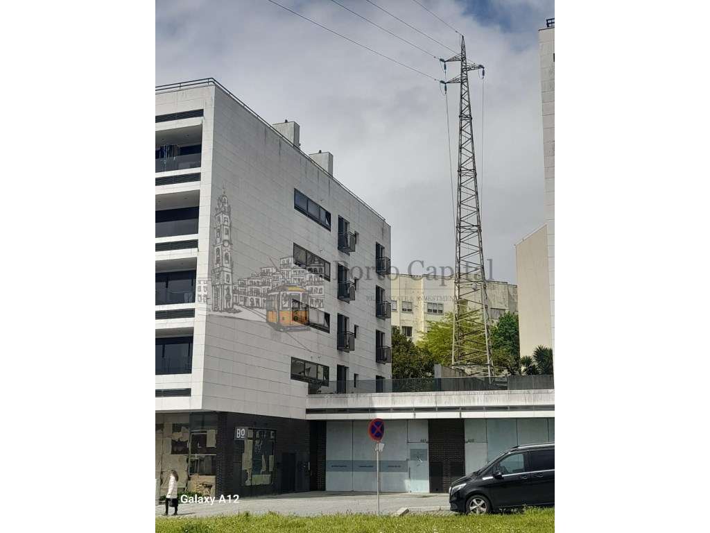 EXCELENTE LOJA COM 205 M2 EM MATOSINHOS JUNTO AO METRO PARA QUALQUE... - Grande imagem: 2/20