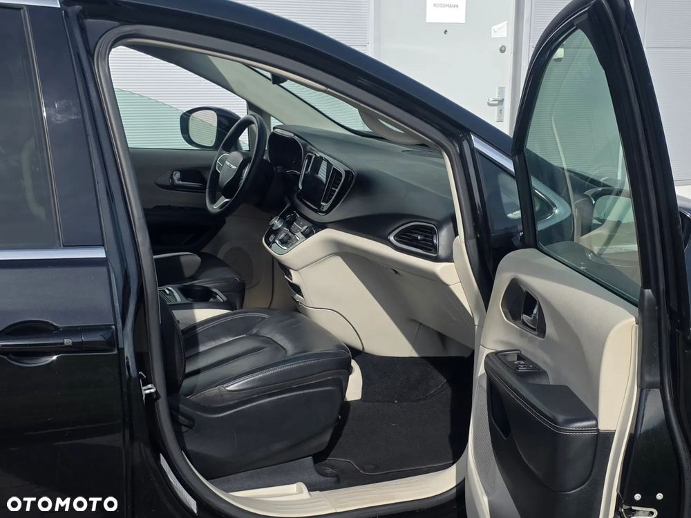 Chrysler Pacifica - 28