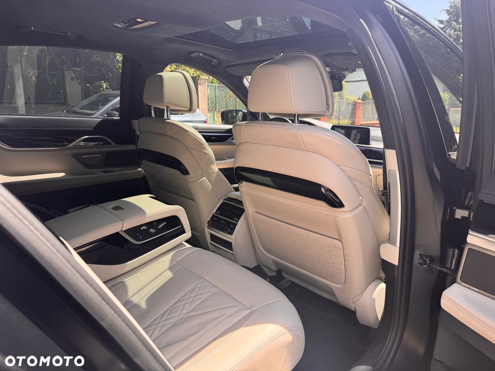 BMW Seria 7 750i xDrive - 12