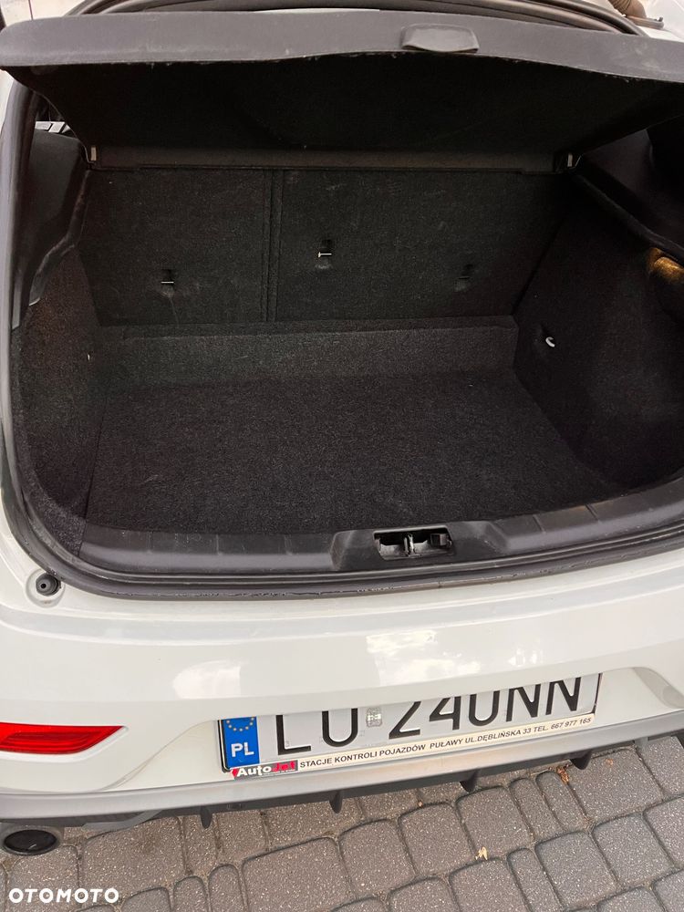 Volvo V40 D2 R-Design - 25