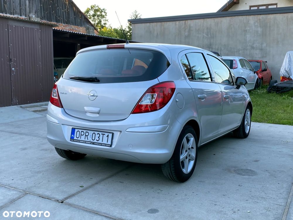 Opel Corsa 1.4 16V Color Edition - 4