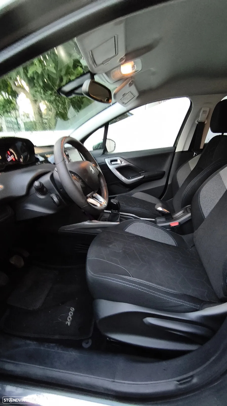 Peugeot 2008 1.2 PureTech Style - 9