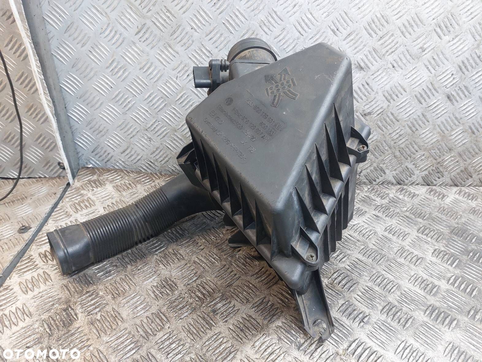 OBUDOWA FILTRA POWIETRZA + PRZEPŁYWOMIERZ POLO IV LIFT 1.9 TDI - 1