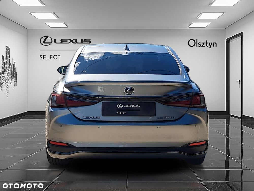 Lexus ES - 7