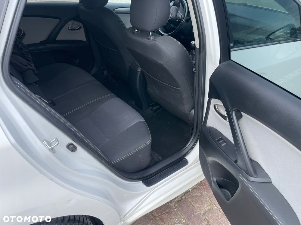 Toyota Avensis - 11