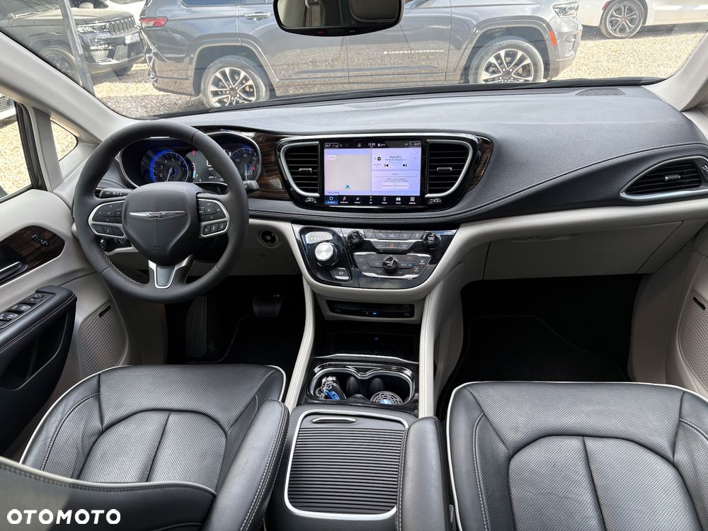 Chrysler Pacifica - 21