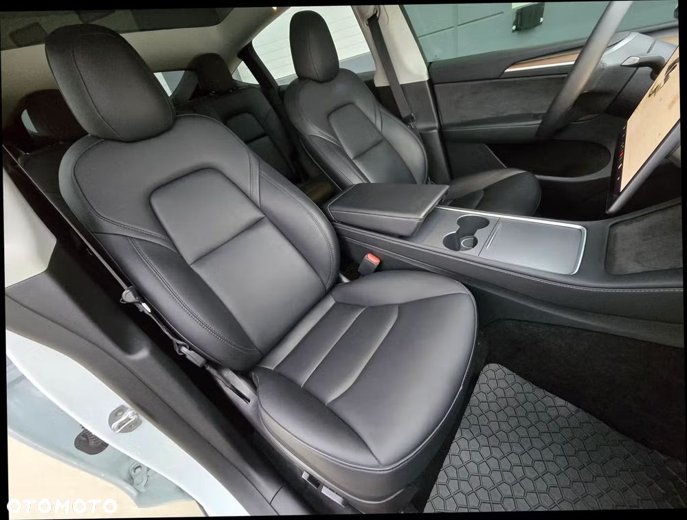 Tesla Y Long Range Dual Motor AWD - 13