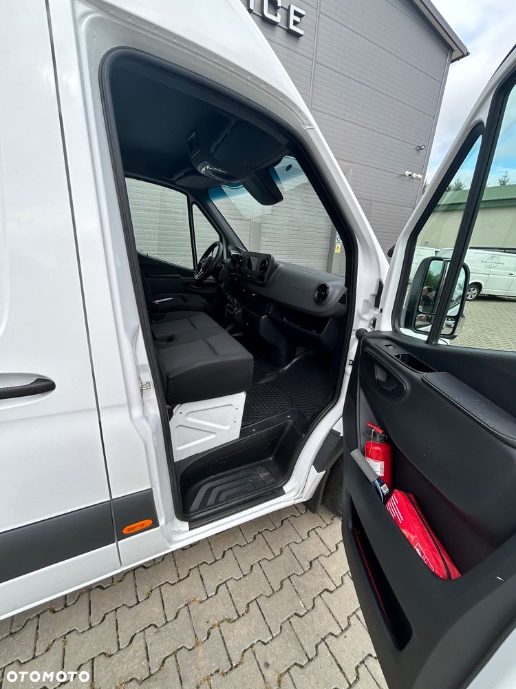 Mercedes-Benz Sprinter - 15