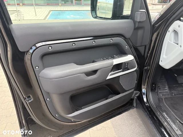 Land Rover Defender - 18