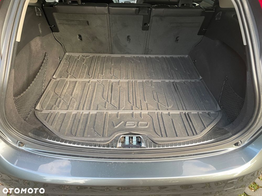 Volvo V60 T5 Geartronic R-Design - 27