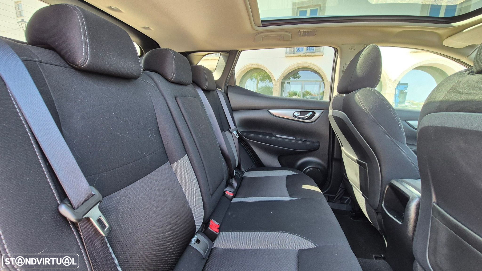 Nissan Qashqai 1.2 DIG-T N-Connecta 18 - 37