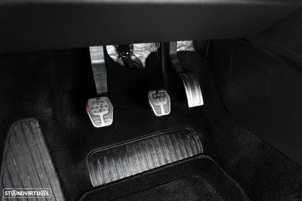 Ford Focus 2.0 EcoBoost ST c/ Pack Pele Desportiva - 50