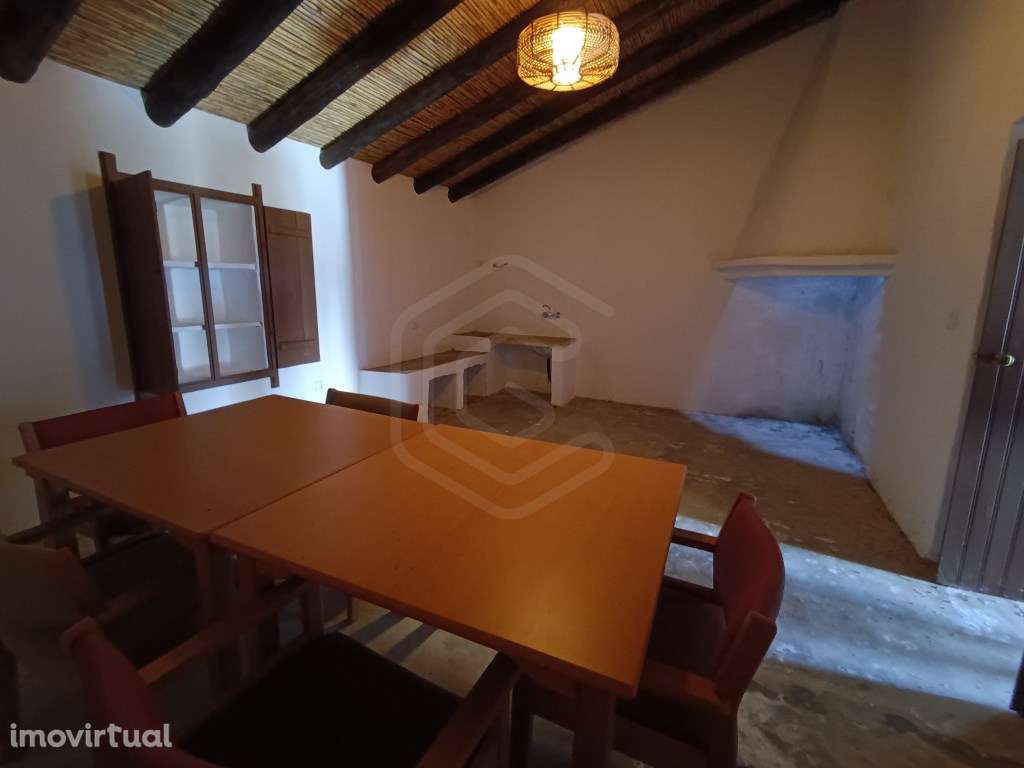Moradia T1 no Coração da Aldeia do Azinhal, Martim Longo, Alcoutim,... - Grande imagem: 2/16