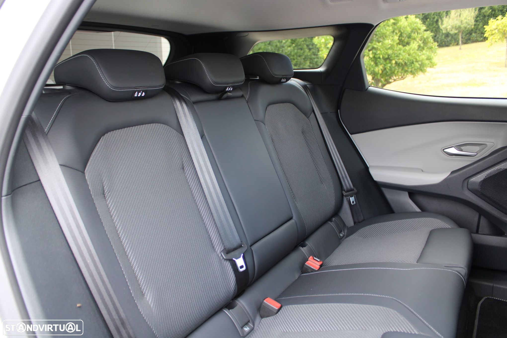 Ford Explorer 77 kWh Premium - 29