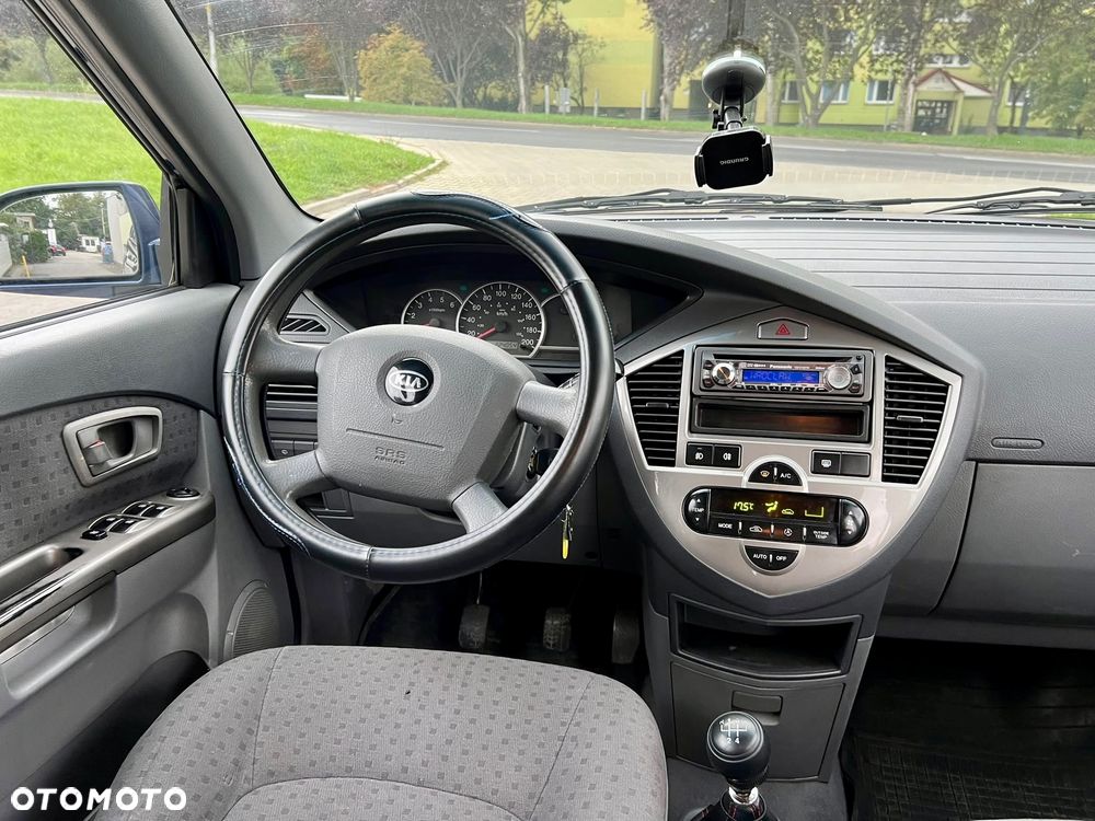 Kia Carens - 23