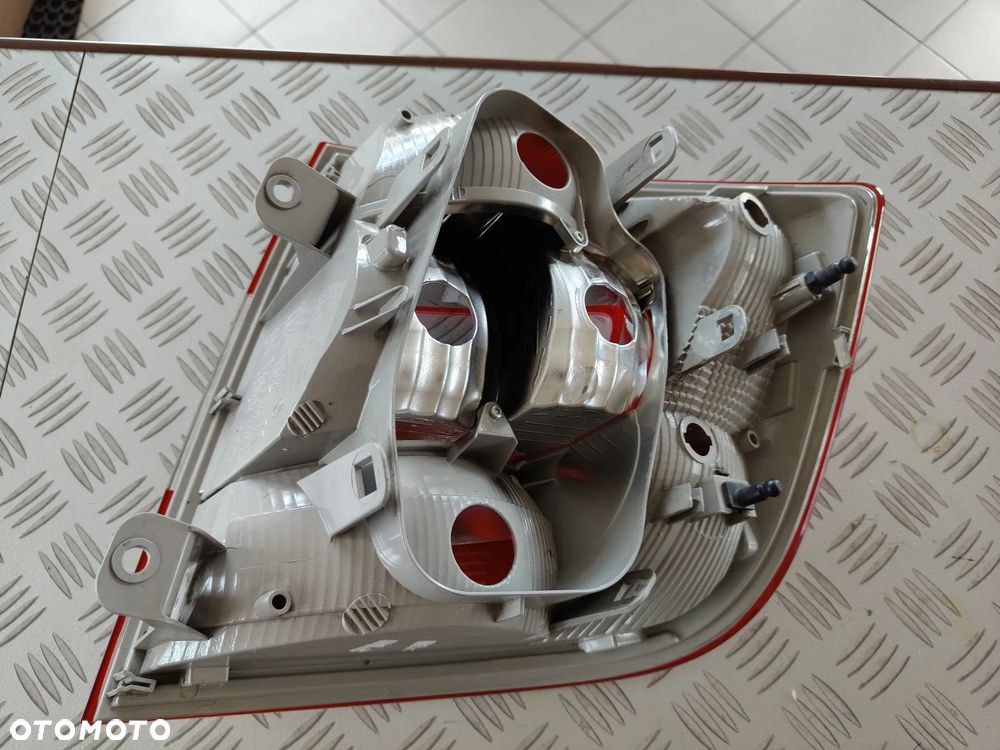 Skoda Rapid lewa lampa tyl jasna EU - 2