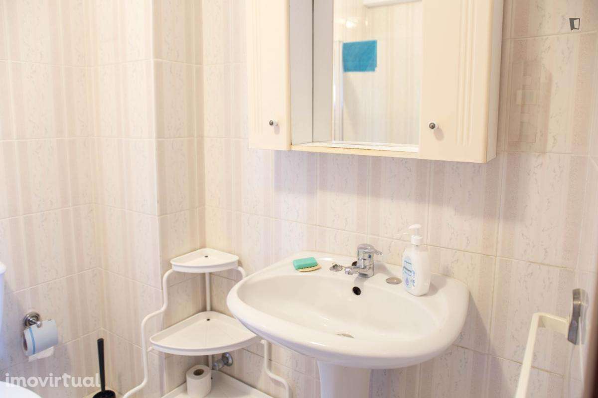 Quarto - localizado em Paranhos Porto - Grande imagem: 2/17