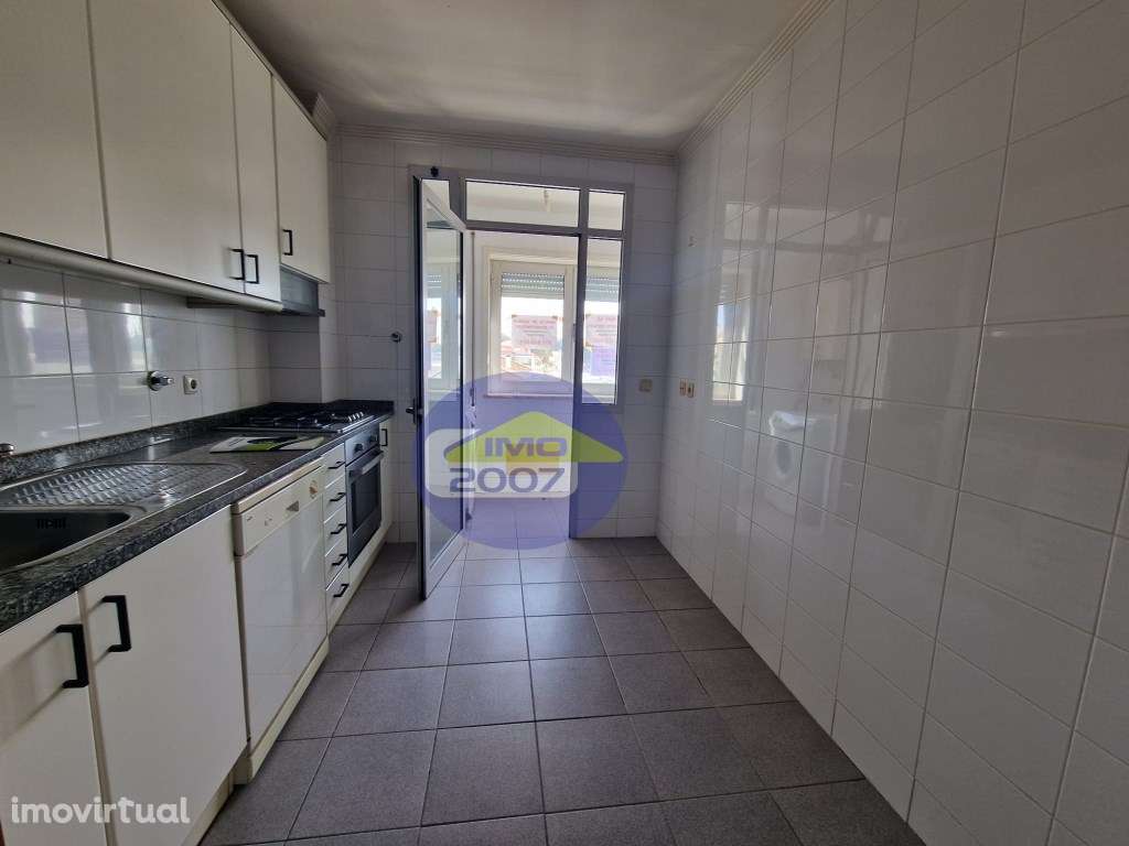 Apartamento T2 em Paços de Brandão - Grande imagem: 3/25