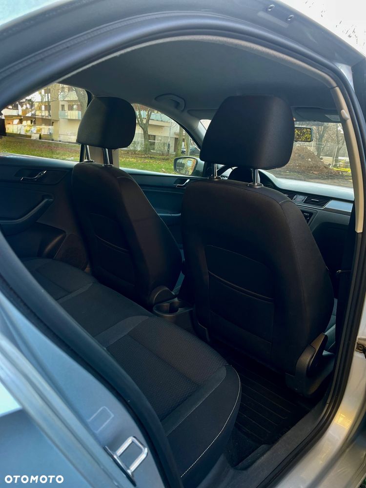 Skoda RAPID 1.6 TDI DPF Ambition Max - 14