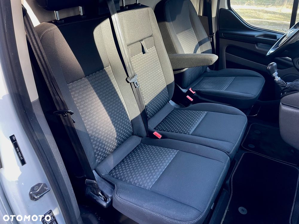Ford Transit Custom Van - 12