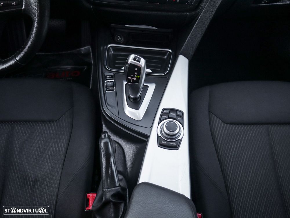 BMW 320 d EfficientDynamics Auto Line Sport - 36