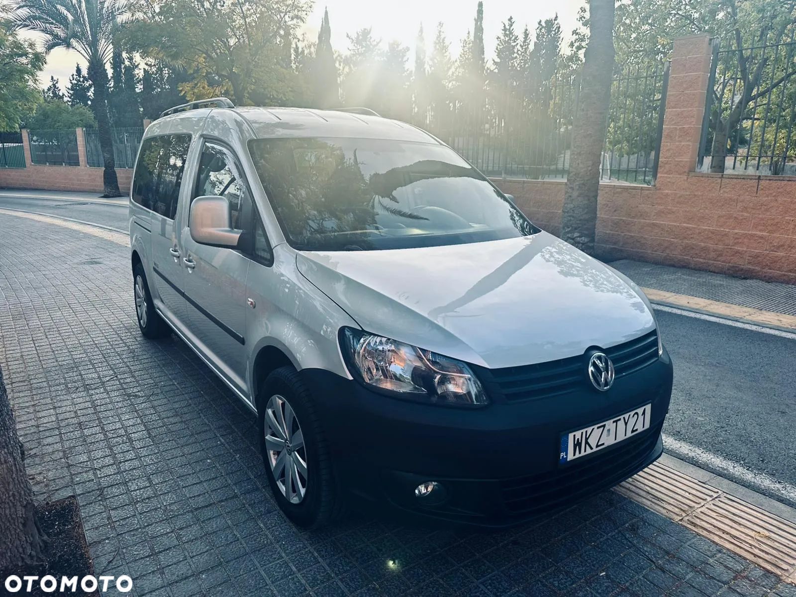 Volkswagen Caddy 1.2 (7-Si.) Edition 30 - 1