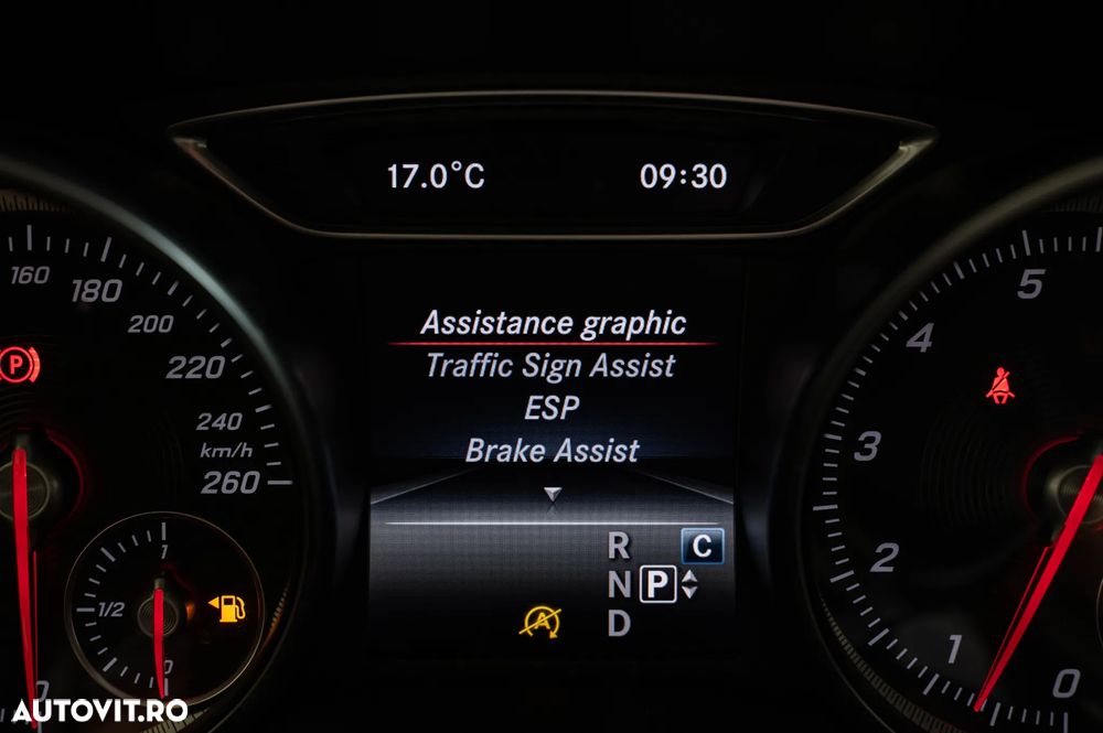 Mercedes-Benz GLA 250 7G-DCT UrbanStyle Edition - 32