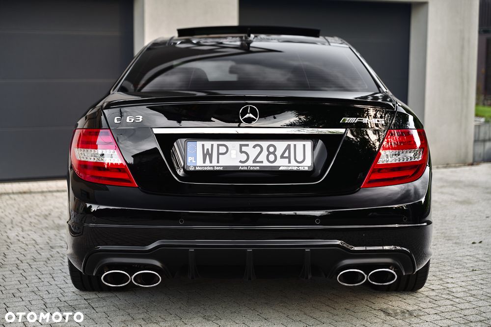 Mercedes-Benz Klasa C 63 AMG - 14
