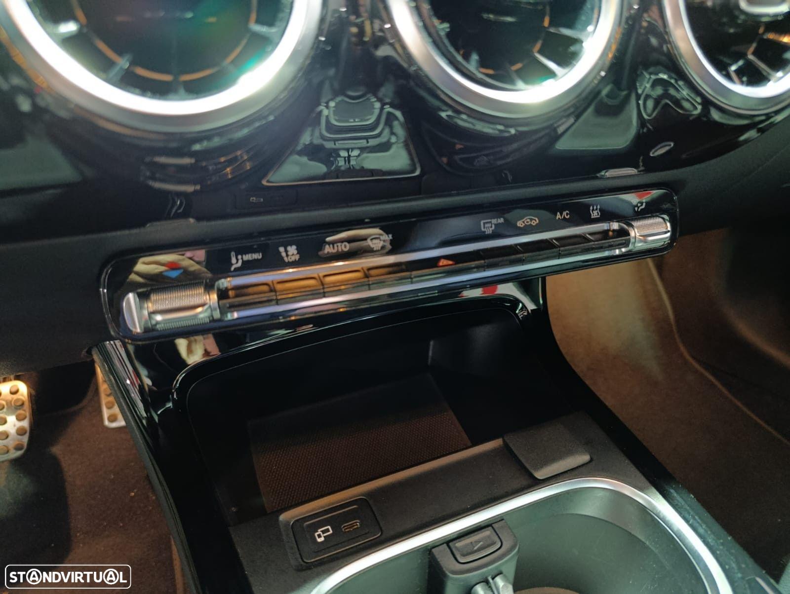 Mercedes-Benz CLA 250 e Shooting Brake AMG Line - 16