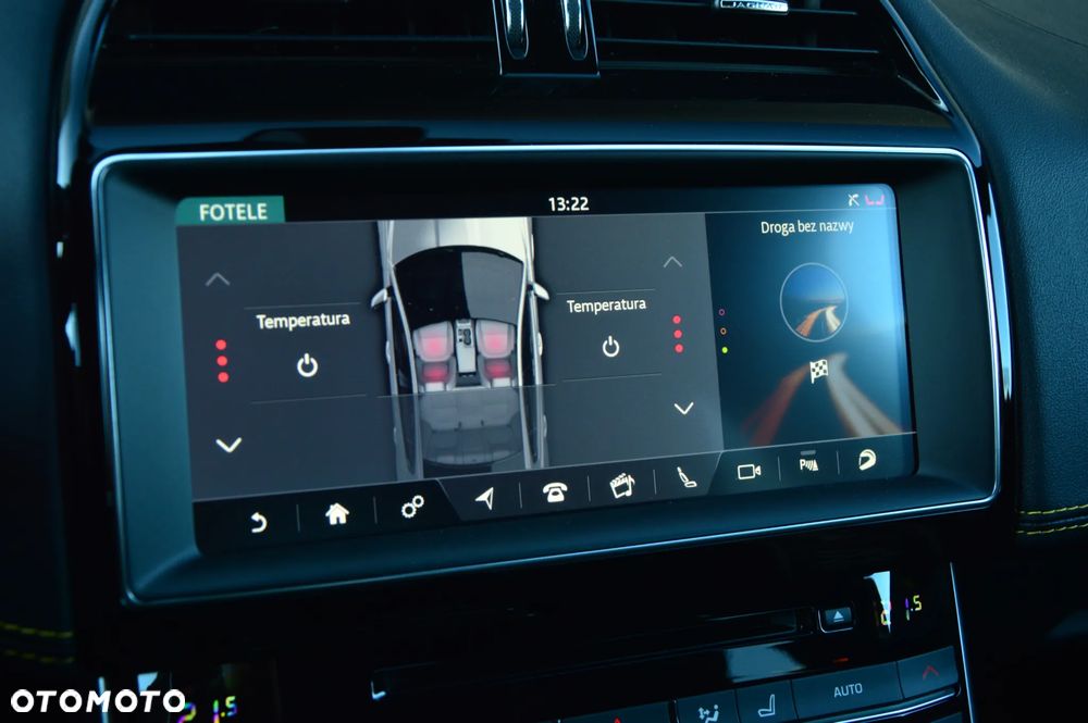 Jaguar XE 2.0 T AWD 300 Sport - 29